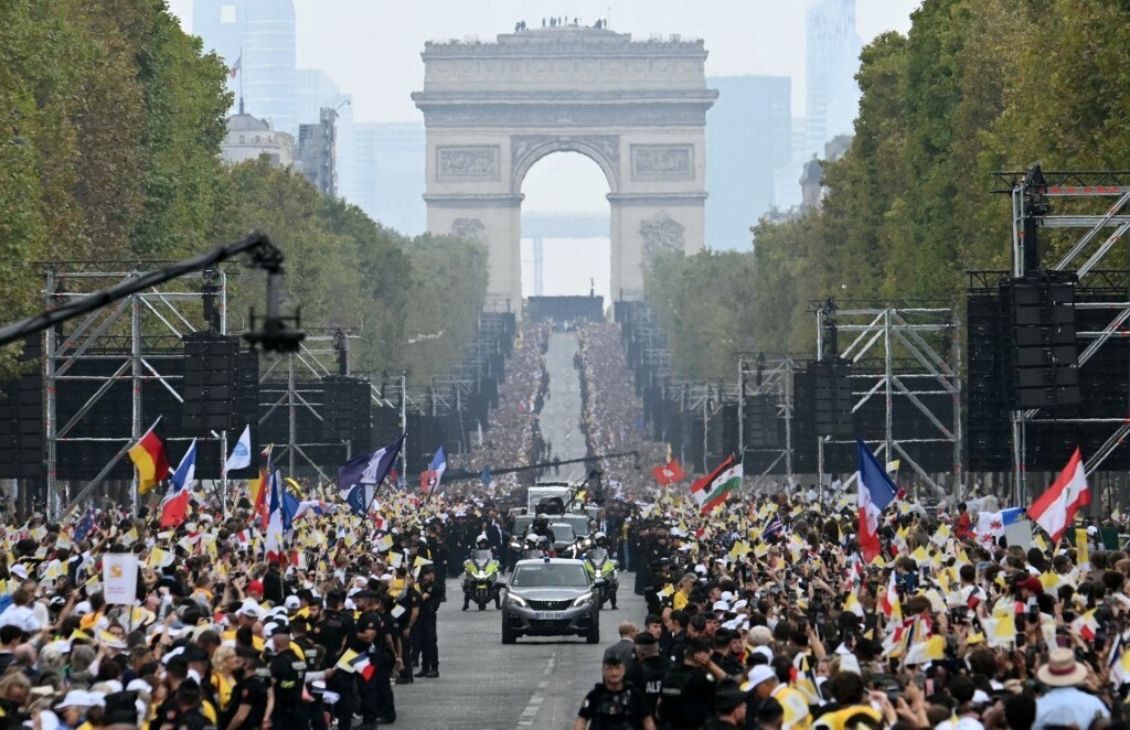 🔴 EN DIRECT – Léon XIV quitte Paris pour Lourdes après une messe suivie par 700 000 personnes