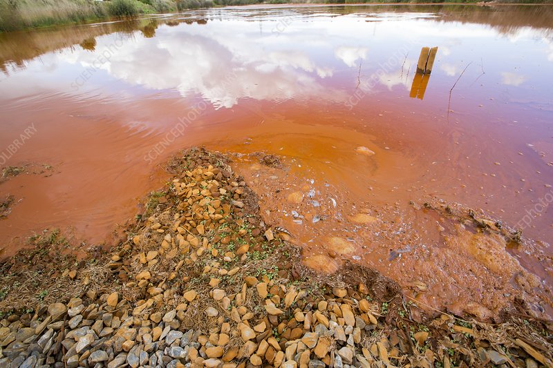 Haut-Katanga : eaux minières, métaux lourds et lésions cutanées, ce que révèle l’enquête sur les risques de pollution